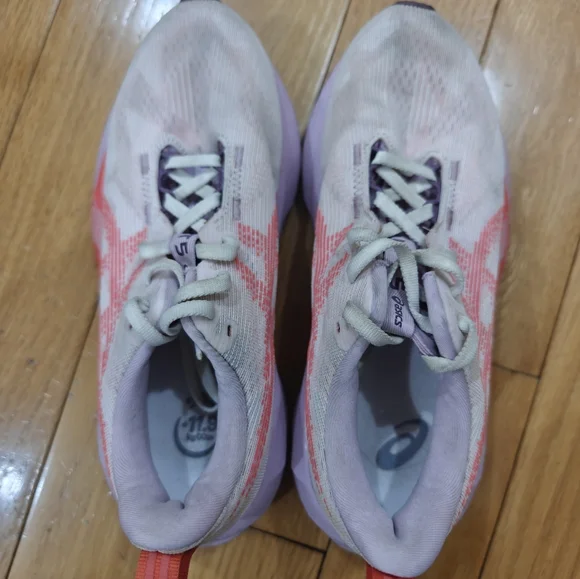 Asics Women Novablast 5 Pink Size 6.5 - Picture 3 of 6